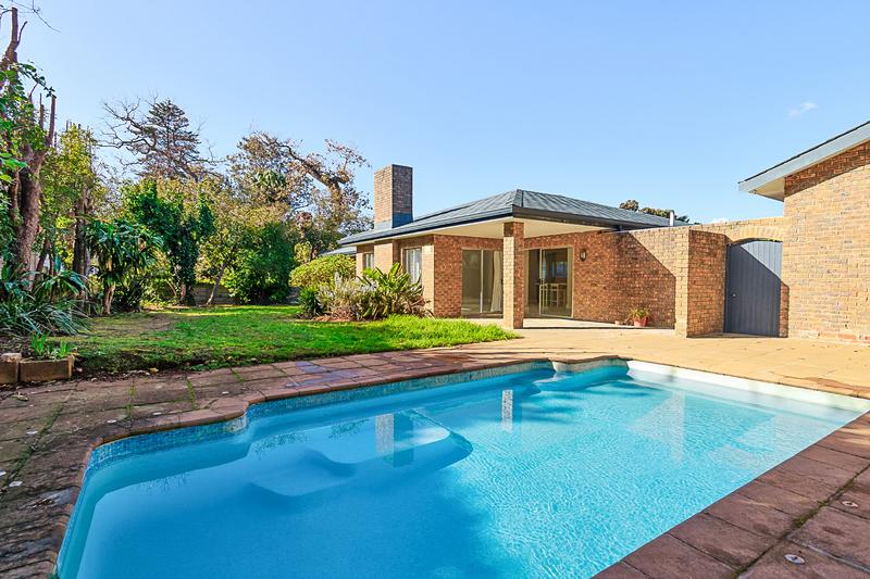 4 Bedroom Property for Sale in Wynberg Upper Western Cape
